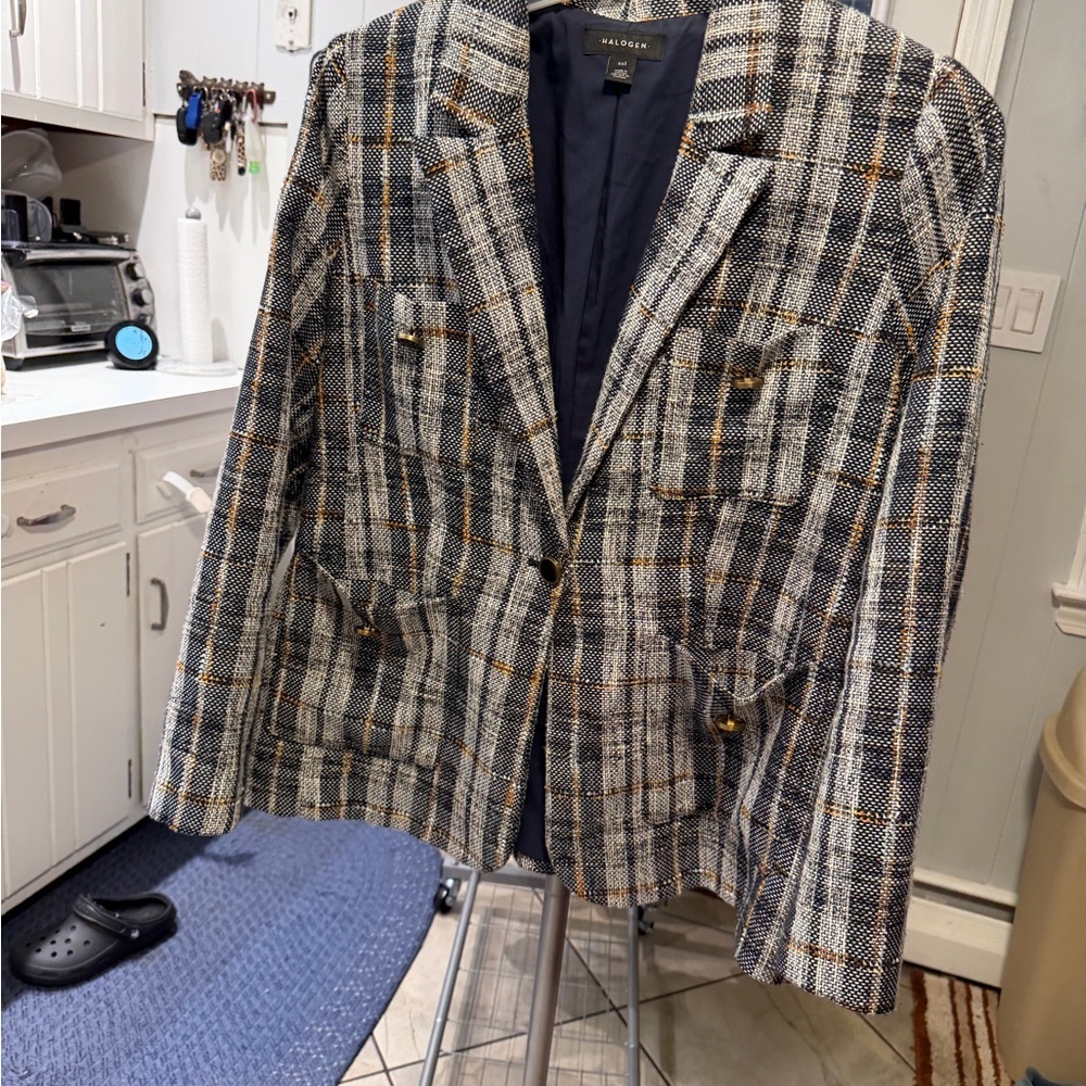 Halogen Checkered Blazer in Blue, White, and Gold
